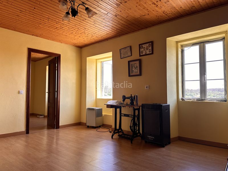 Foto 57cf3775-73c9-440d-a31d-9a38c5f9ec23. Casa amb aparcament a Baña (A)