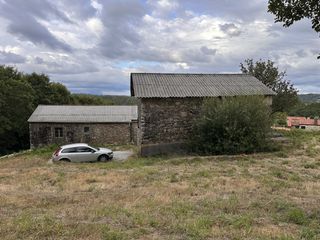 Masia  Maio pequeno. Inmueblebcn presenta esta casa de piedra para reformar en maio p