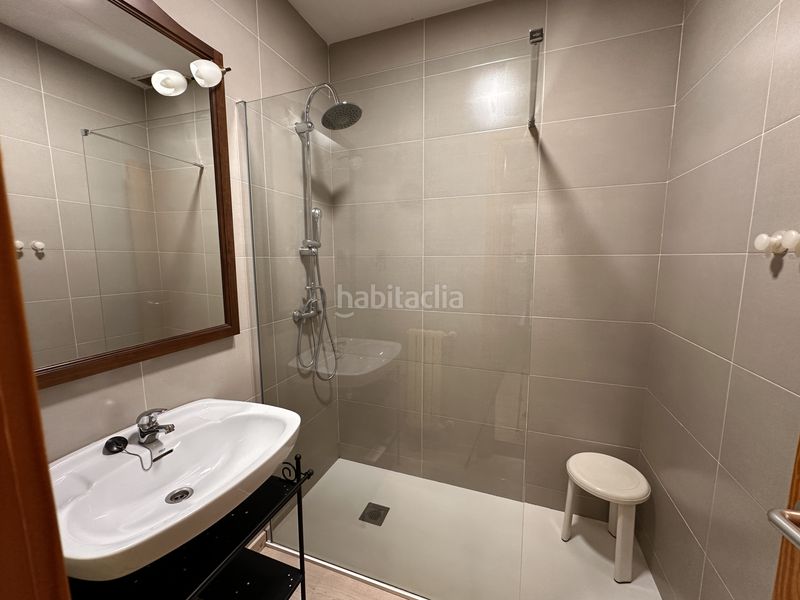 Foto 0bc1a619-b680-4899-ab2a-f65908111a38. Lloguer casa adossada amb calefacció aparcament a Brión