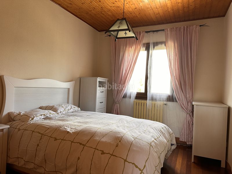 Foto 18aff4f4-2849-4251-8445-5732e2e5f399. Lloguer casa adossada amb calefacció aparcament a Brión