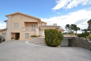 Chalet en Casco Urbano. Impresionante villa en boverals