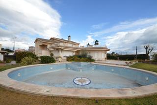 Xalet  Avinguda de francisco jos balada. Impresionante villa en boverals