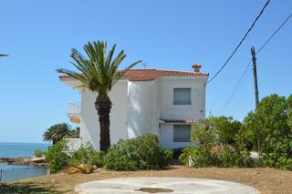 Xalet  Carrer cn 340 martinenques. Chalet a primera línea de mar