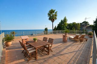 Chalet in Les Salines. Villa en primera línea de mar en venta en vinaròs