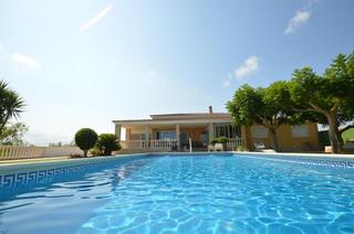 Chalet à Camí de l'ermita 41. En venta finca con chalet en vinaròs, con una parcela de  12.400