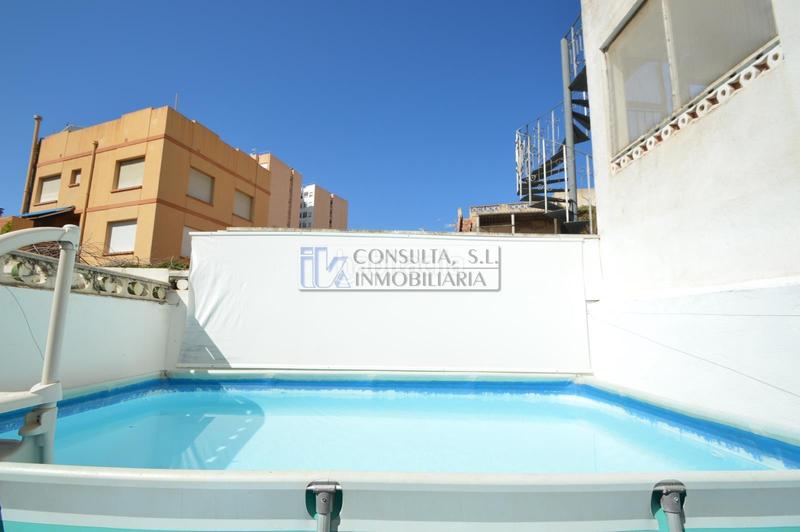 Foto 27f67cdf-dda9-4879-84ef-c3dfb624ffc5. Casa adossada amb calefacció piscina a Casco Urbano Vinaròs