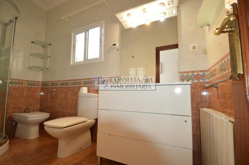 Foto 72677395-62bb-4e98-af30-7bfa75f1d9ba. Casa adossada amb calefacció piscina a Casco Urbano Vinaròs