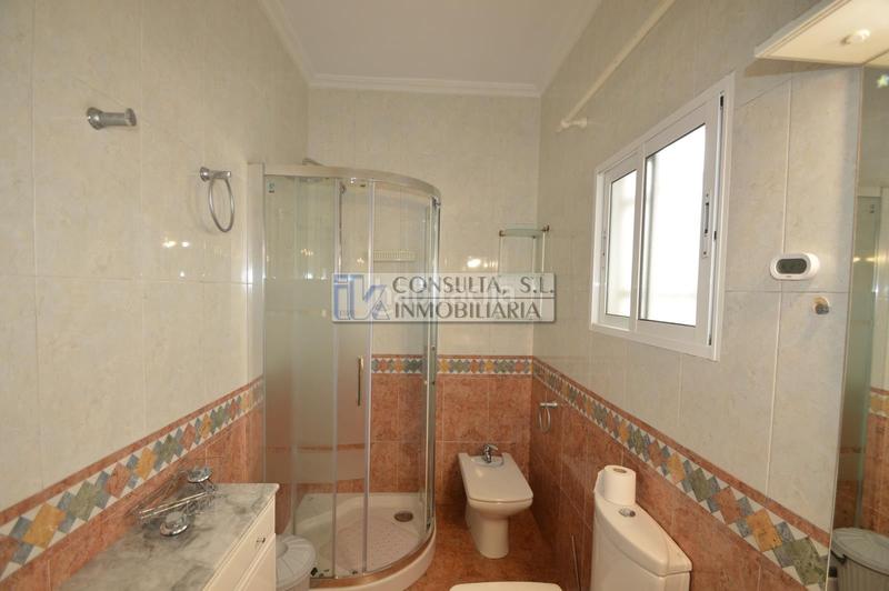 Foto d403a1a5-649c-4ffa-a506-a5a0045821a9. Casa adossada amb calefacció piscina a Casco Urbano Vinaròs