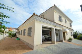 Chalet  Carrer de la cigonya. Chalet en venta en vinaròs con piscina cubierta