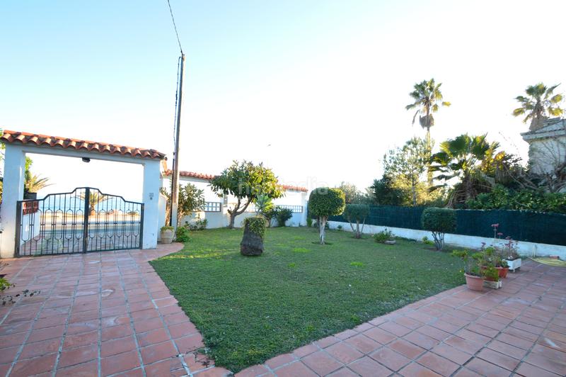 Foto c8e5333d-a12a-4bcd-a7dc-28e689f16d88. Chalet  en venta, primera línea de mar, (castellón) en Vinaròs