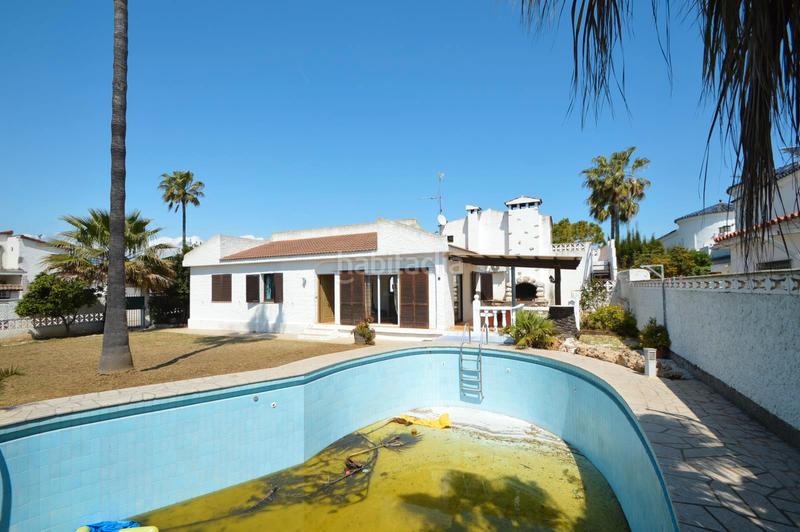 Foto 88035df2-253e-42b2-b0c3-f468134919ca. Xalet amb xemeneia aparcament piscina a Costa Norte Vinaròs