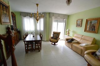 Pis a Casco Urbano. Casa adosada en venta en vinaròs