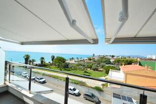 Apartament a Les Salines. Dúplex con vistas al mar en la costa sur de vinaròs