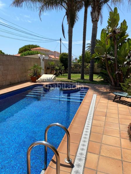 Foto c64e88dc-a42f-4805-adad-b04d2e4f9752. Xalet amb xemeneia calefacció aparcament piscina a Vinaròs