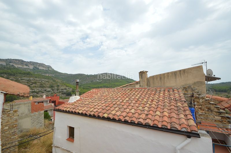 Foto e6e1979a-24c7-4b5d-9774-3a68f0ca2965. Masia amb xemeneia a Xert