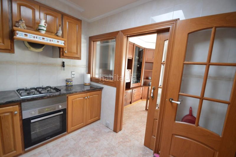 Foto f41806e8-784a-4dbb-8c65-2b7fe664b6d7. Casa adossada amb xemeneia calefacció aparcament a Vinaròs