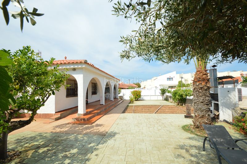 Foto a8ac3e33-a240-4319-92b6-c4c51233a203. Xalet amb xemeneia aparcament a Costa Norte Vinaròs