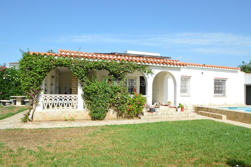 Foto ffe4a08a-2236-4dfc-837b-f53d400b0827. Xalet amb xemeneia aparcament piscina a Costa Norte Vinaròs