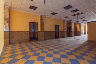 Local Comercial a Calle de Jacinto Benavente 4