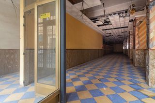 Local Comercial a Calle de jacinto benavente 4. Local comercial con 6 metros de fachada y 231 m2
