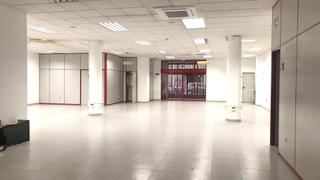 Local Comercial a Calle marques de la ensenada 14. Amplio local comercial con una superficie de 955 m y recayente a