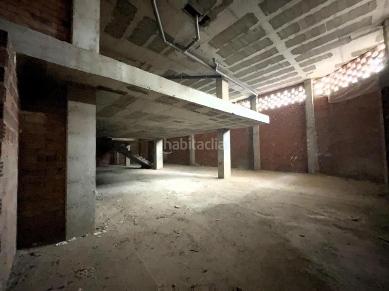 Foto ec03a219-41d0-420f-83b6-ebca5d19693e. Local comercial en calle en miquel v arnau abad 9 amplio local comercial en bruto con doble altura y 35 metros de fachada en Vall d´Uixó (la)