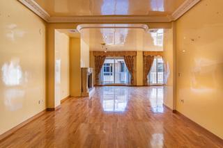 tic en Calle de moyano 15. tico dplex singular con seis dormitorios y tres baos en pleno