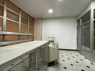 Geschäftsraum in Avenida del cedre 44. Local comercial en avenida del cedre