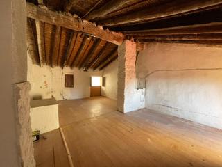 Masia a Calle reyes catolicos 17. Casa de pueblo a reformar