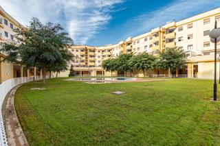 Location Appartement à Calle joaquin garcia girona 49. Piso con tres dormitorios y piscina en castellón uji