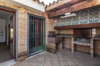 Casa a Calle de bartolomé reus 20. Casa singular de cinco dormitorios, garaje, ascensor y buhardill