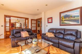 Pis en Avenida de la mur 20. Piso de cinco dormitorios y dos plazas de parking en el centro d