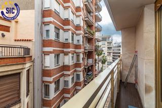 Etagenwohnung in Calle falcó 12. Piso con 5 dormitorios y parking en el centro de castellón ideal