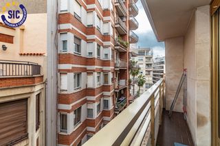 Piso en Calle del falcó 12. Piso con 5 dormitorios y parking en el centro de castellón ideal