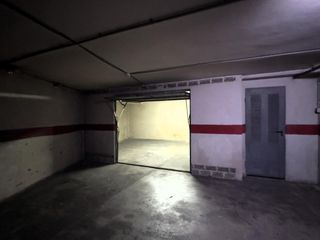 Aparcament cotxe a Avenida de valencia 93. Plaza de  parking cerrada para dos coches en avenida valencia ca