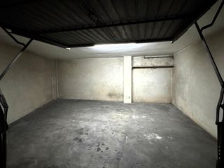 Aparcament cotxe a Avenida de valencia 93. Plaza de  parking cerrada para dos coches en avenida valencia ca