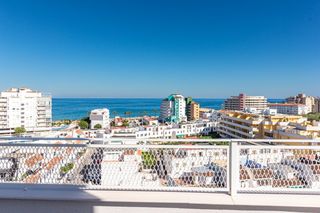 Attico  Calle calle andalucía 1. Ático a estrenar de 2 dormitorios y amplia terraza con vistas al