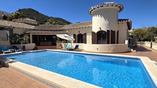 Chalet in Calle de atamaria 144