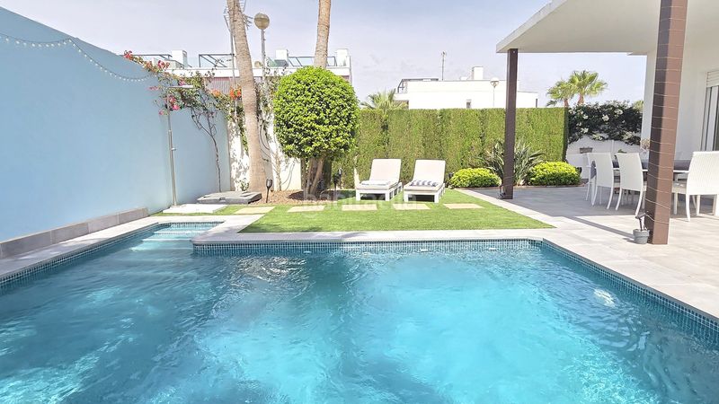 Foto a36f9037-e4bd-45d5-826c-5f987438eaed. Chalet en Islas Menores-Mar de Cristal Cartagena