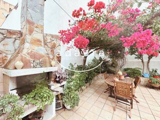 Casa adosada  Carrer de calella 24. Espectacular casa en venta. zona decathlon.