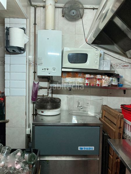 Foto 09db2671-58a6-4480-a6c5-b6e84e3d741a. Traspaso local comercial bar en calle peatonal de sant peresanta caterina en Barcelona