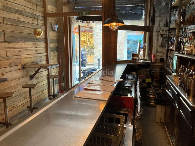 Foto b61cf081-08ca-4a25-a3cd-824012ab641d. Traspaso local comercial bar en calle peatonal de sant peresanta caterina en Barcelona