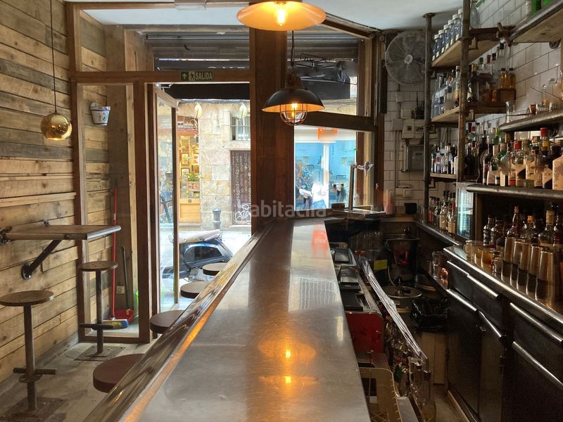 Foto c7914b25-5d57-4bc7-9a04-f1e75c611b27. Traspaso local comercial bar en calle peatonal de sant peresanta caterina en Barcelona