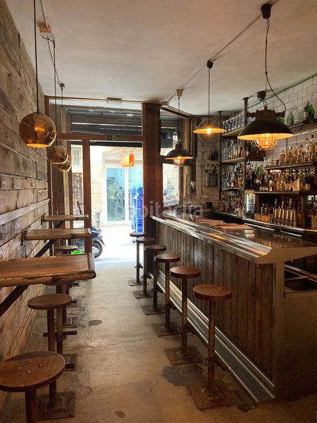 Foto d1d3712d-0dce-439c-be35-2ef416503b56. Traspaso local comercial bar en calle peatonal de sant peresanta caterina en Barcelona