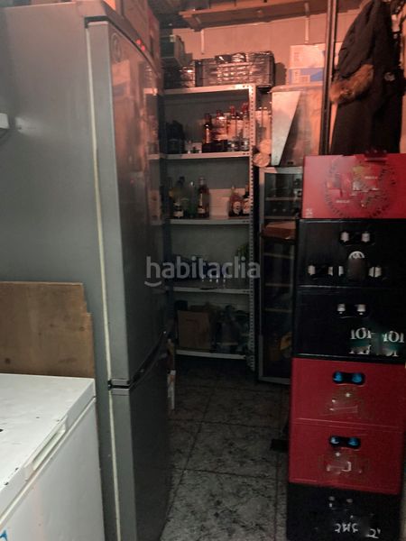 Foto e5bfb46b-2b8a-49b8-81d7-608c4bf4bd93. Traspaso local comercial bar en calle peatonal de sant peresanta caterina en Barcelona