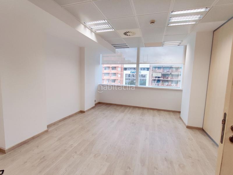 Foto 2511f935-84fc-40db-b0f4-393eeb2fc282. Location bureau avec chauffage dans La Nova Esquerra de l´Eixample Barcelona
