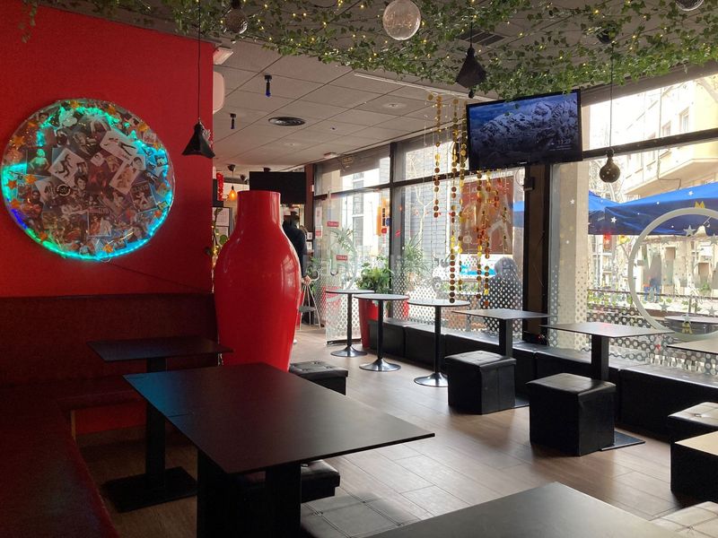 Foto e8f04ff9-b055-4ff2-876f-9f1da51d704d. Traspaso local comercial c2 sin salida de humos en las inmediaciones recinto medernista sant pau y avenida gaudi en Barcelona