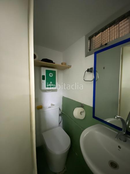 Foto 7fc28bcc-d5c2-4e89-9c84-3eff8af50fa7. Pas-de-porte local commercial dans Hostafrancs Barcelona