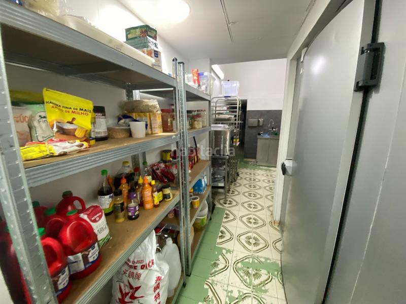 Foto f5cc6c93-327b-4eea-af89-5fef004be27d. Traspaso local comercial take awayobrador en sants cerca plaza españa en Barcelona