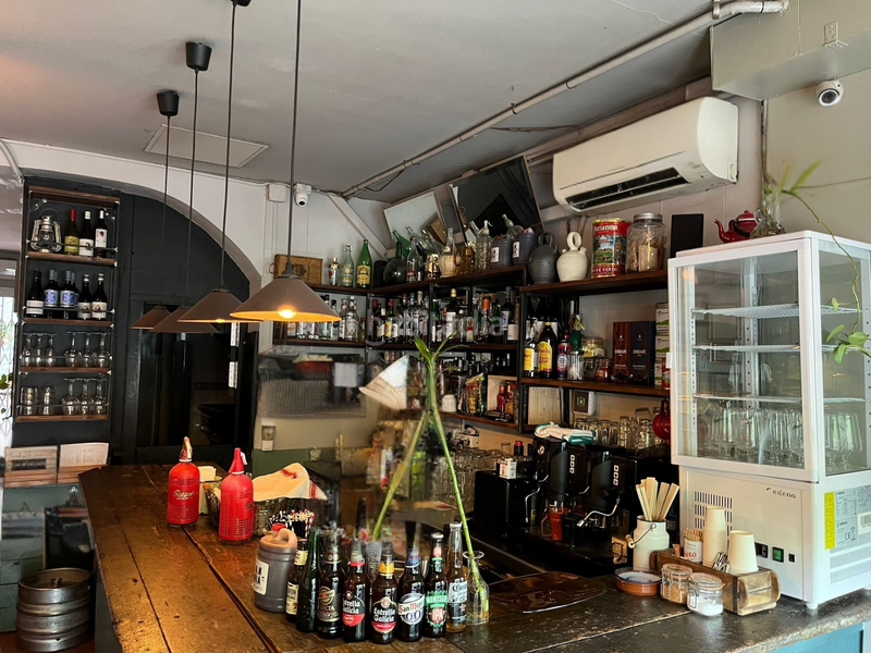 Foto 43c58653-d83d-4c55-9831-a1f483f037b8. Traspaso local comercial bar restaurante con terraza en el Raval en Barcelona